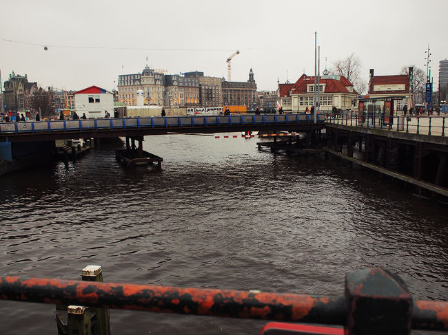 では空港へ向かいましょう。