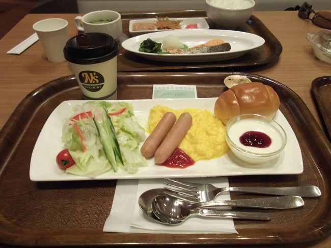 成田空港のカフェで朝食。