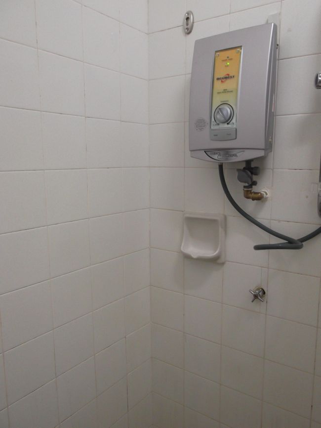 バスタブなんぞはありません。シャワーのみです。でもお湯はしっかり出ましたよ。