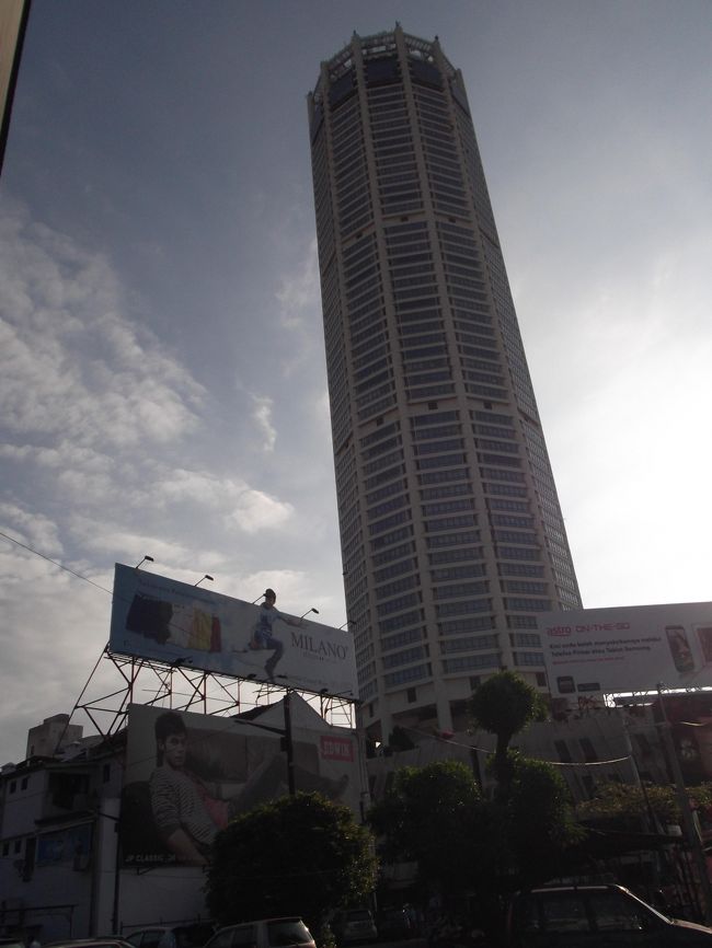 ペナン島のシンボルタワー「コムター」です。