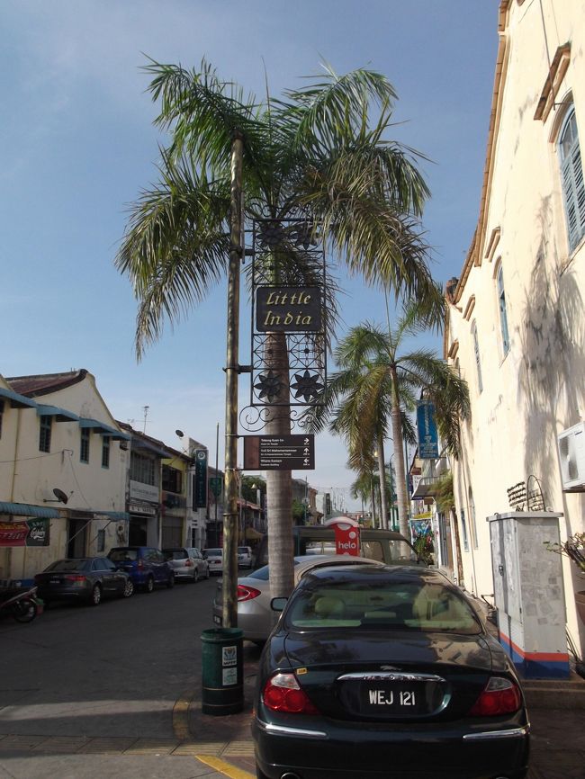 インド人街です。朝早すぎでお店はまだ開いていませんでした。（泣）