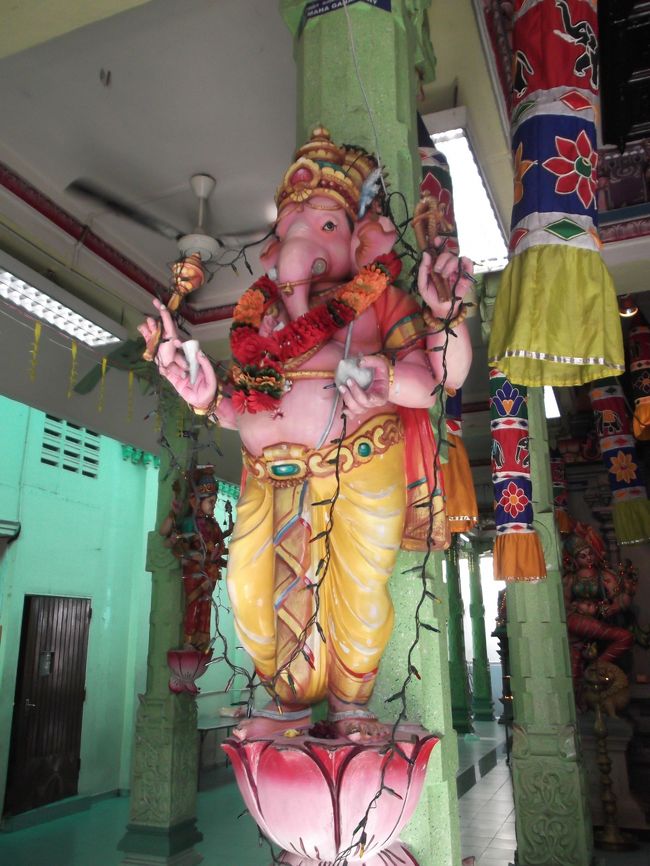 わーい生ガネーシャだ〜って写真を撮っていたら、撮影禁止だ！！と怒られてしまいました。ごめんなさい。だって知らなかったんだもん。