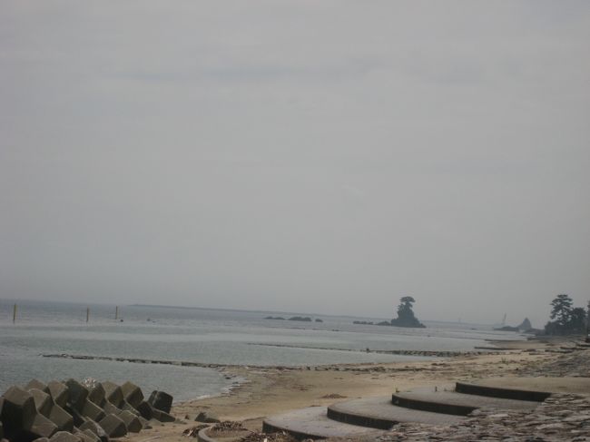 平日で、高速が空いていたのであっという間に富山に入りました。<br />まずは雨晴海岸へっ<br />「あまはらしかいがん」と読みます。富山の高岡市北部にあります。<br /><br />