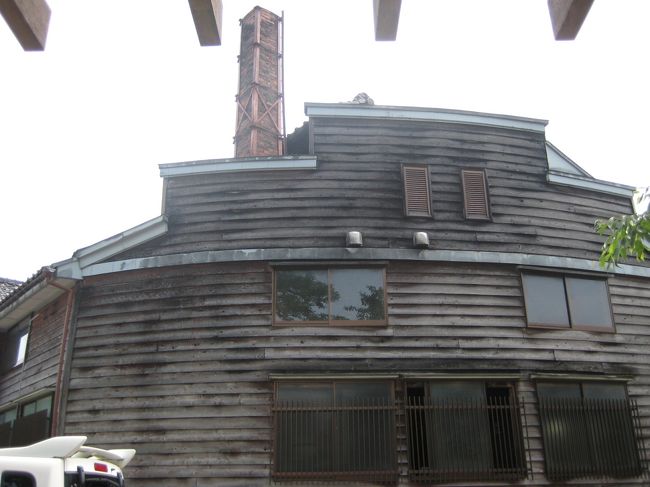 年季のはいった建物は、醤油と味噌の醸造元。<br />本川藤由商店というお店。<br />明治3年創業なんだとか！<br />http://www.kitokitohimi.com/souvenir/2010/06/hongawa.html