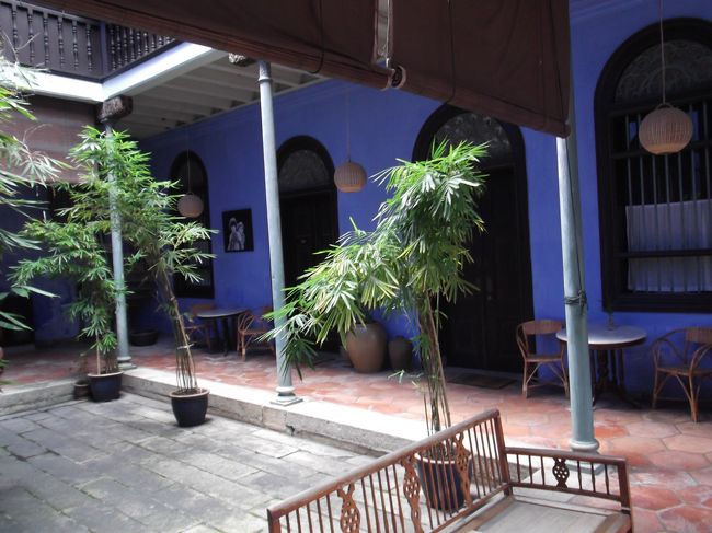 ブルーマンションは一部観光客向けに宿泊施設として開放されています。泊まってみたいな〜。