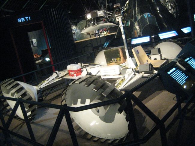 ■ NASAルナ/マーズローバー　（アメリカ製）<br />このローバーはNASAが火星や月面の走行を想定して製作させた実験用プロトタイプ車で、実用段階に至るまで何度も実験がなされた実物です。<br />NASAの特別協力によってジョンソン宇宙センターより羽咋市に恒久貸与されています。(ＨＰより)<br /><br />この旅行時、マンガ『宇宙兄弟』を読み始めたところでして。マンガにもローバーや帰還カプセルなんかが登場していたので(カタチはちょっと違う)実物が見られてテンションあがりました☆<br />『宇宙兄弟』ファンのかた、とくにオススメですっ！<br />