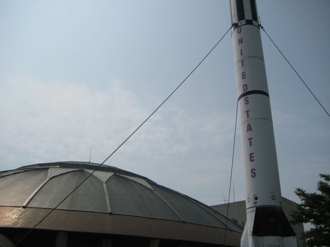 予想以上に楽しめた、コスモアイル羽咋。<br />しかも入場料は350円!!安いっ!!<br />たしかにＵＦＯの町！楽しかったですっ♪<br /><br />余談ですが個人的には、ここで忘れられない思い出ができました。展示を堪能し、さぁ次の目的地へ！と話しているときに1通のメール。<br />わたしが中学の時から実家で飼っている猫が、亡くなったという弟からの知らせでした･･･。14年ちかく生きて、家族の一員だった猫。コスモアイル羽咋でまさかの涙…。（けっこう泣いた)<br />今となっては笑って話せますが、旅行前半にわたしのテンション急降下で、相方が困ってました(笑)<br />しかもその直後、シートベルト違反で警察に停められ(爆)<br />も、踏んだり蹴ったり(笑)<br />そんな思い出のコスモアイル羽咋です。<br />愛猫は、わたしが愛知に帰るまで供養を待ってもらって、お別れをすることができました。