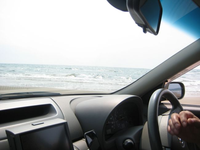 というわけで、我が家もドライブ！<br />波打ち際が近い！近い！<br /><br />『水曜どうでしょう』で取り上げられて、全国的に知られるところとなったとか････？<br />たしかテスト対策シリーズだったかな。<br />『水曜どうでしょう』は大好きで録画して見てます！