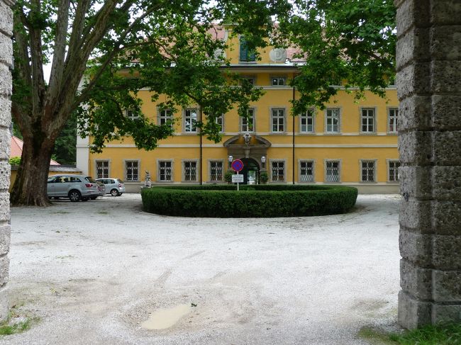 0:22：09<br />トラップ家としてロケ用に使われた「フローンブルク宮殿」<br />サルツブルク郊外のヘルブルナー・アレーにあります。<br />現在はモーツァルト音楽院の学生寮<br />マリアは正面の門に立ち、扉越しにその豪華さに思わずため息をついてしまいます。<br />♯自信を持って<br />“Oh,help”<br /><br />2008/07/09