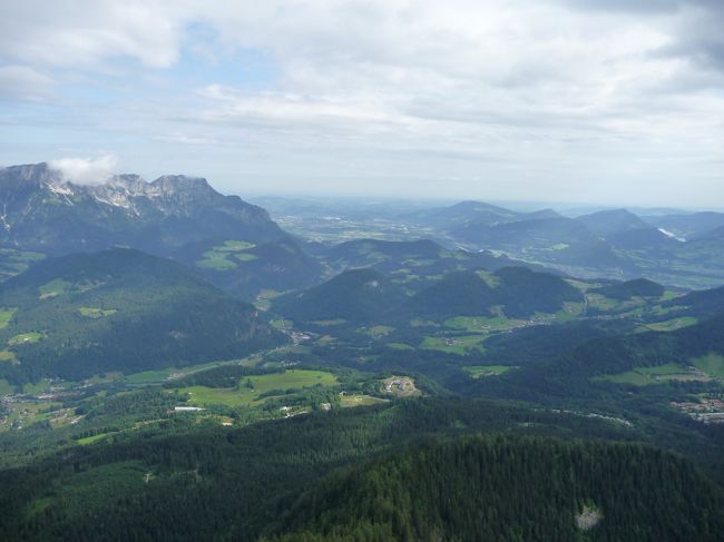 2:53:40<br />エンドクレジットのシーン 遠方にザルツブルクの市内が望める<br /><br />Clim every mountain　　　　あらゆる山を登り<br />Ford every stream 　　　　　あらゆる小川を渡り<br />Follow every rainbow　　　　　あらゆる虹を追いかけなさい<br />Till you find your dream　　　　あなたの夢を見つけるまで<br /><br />THE END<br /><br />2009/07/20<br /><br />