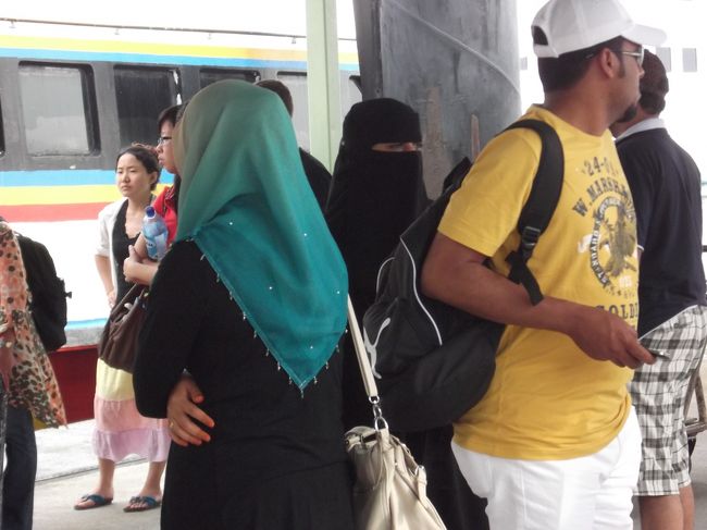 初めてブブカを着た女性を生で見ました。写真を撮ってはいけないかもしれませんが撮ってしまいました。