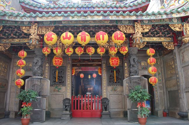 【2日目】青山宮<br /><br /><br />龍山寺から西門駅まで徒歩で移動<br /><br /><br />途中にあるお寺