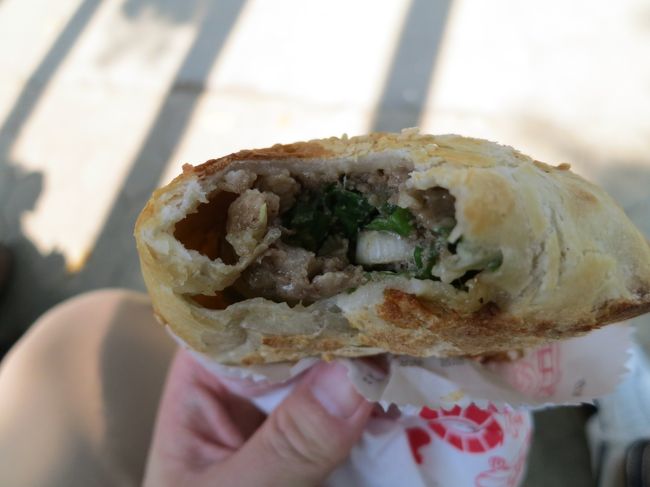 【2日目】福州世祖胡椒餅<br /><br />写真とかで美味しそうに見えてたけど、<br /><br />タレの味がそんなに好きじゃないかも。