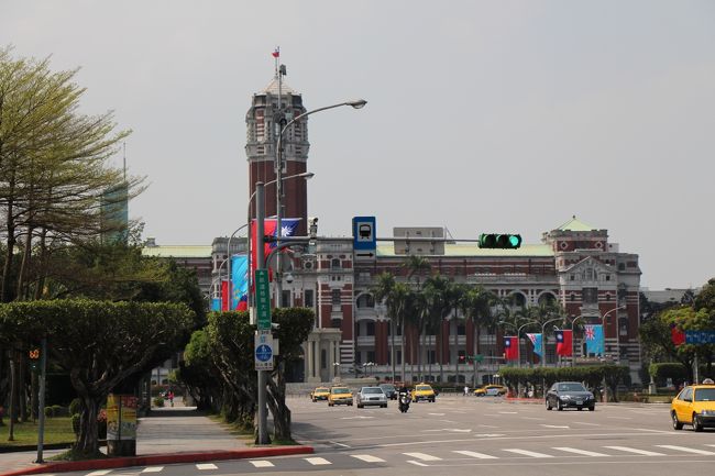 【2日目】總統府<br /><br />中正記念堂に移動中です。