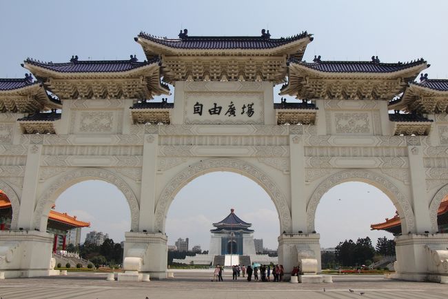 【2日目】中正記念堂<br /><br />スケールがすごい。<br /><br />