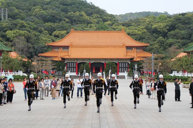 【3日目】忠烈祠<br /><br />忠烈祠でも毎時間交代式が行われています。<br /><br />こちらも一見の価値があります。<br /><br /><br />