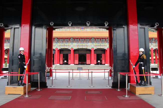 【3日目】忠烈祠<br /><br />微動だにせず！