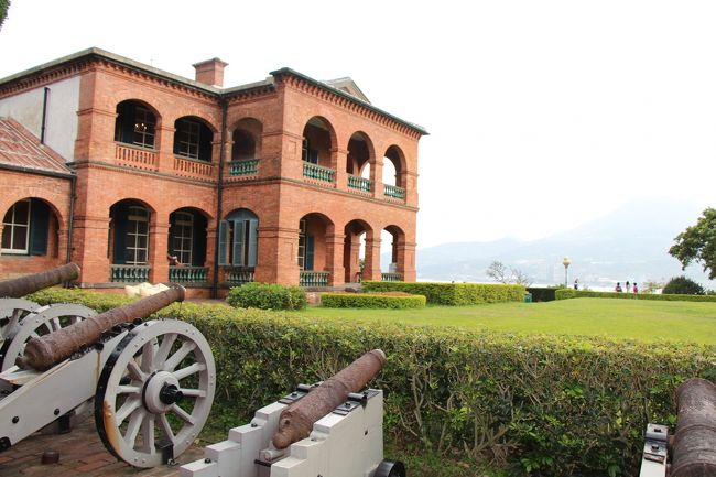 【3日目】淡水<br /><br />3日目は、ちょっと足を延ばして淡水にも行きました。<br /><br />故宮博物館から芝山駅にタクシーで移動して、<br />そこから淡水駅まで30分弱だったかな。<br /><br /><br />写真は、紅毛城です。<br /><br />