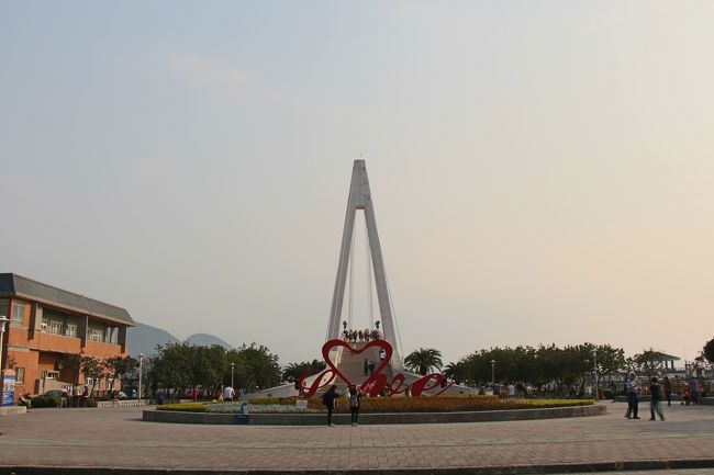 【3日目】淡水<br /><br />漁人碼頭にある淡水河にかかる情人橋<br /><br />LOVEですな