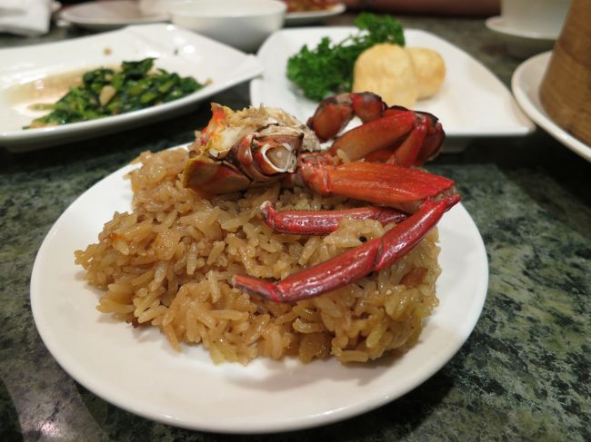 【3日目】欣葉<br /><br />淡水から中山國小駅に戻って夕ごはん。<br /><br />観光ガイドとかに載ってるワタリガニのおこわを食す。<br />美味しかった。<br /><br />お店のひとに勧められた団子<br />（名前忘れたけど、魚介のすり身だんご）も美味しかったです。