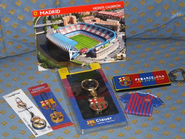 こちらはスペインで買ったサッカーグッズ。