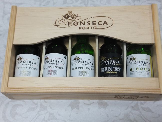 買ったのはこちらの２点。<br />ポートワインのセットは、小さくてプレゼント用にいいと思います。<br />液体なので、包んでもらうのですが、時間がかかりあせりました。