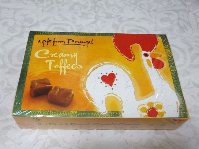 ポルトガルの定番土産はガロ（雄鶏）をモチーフにしたものだそうで、そのパッケージのキャラメル。<br /><br />昨日はスーパーを見かけず、お土産屋でこういったお菓子を見かけませんでした。