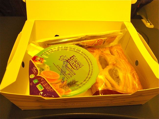 乗継ぎ時間１時間40分。<br />TG116　17時25分バンコク発　18時35分チェンマイ着。