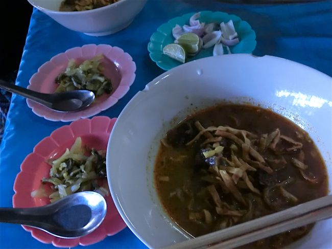 次！サムー・ジャイのすぐ近くにある「ラムドゥアン」手書の日本語の看板もありました。こちらも一杯30バーツ。やはりペロリでした。こっちの方が辛かったかな？記憶が確かじゃない。でも美味しかったのは確かです。