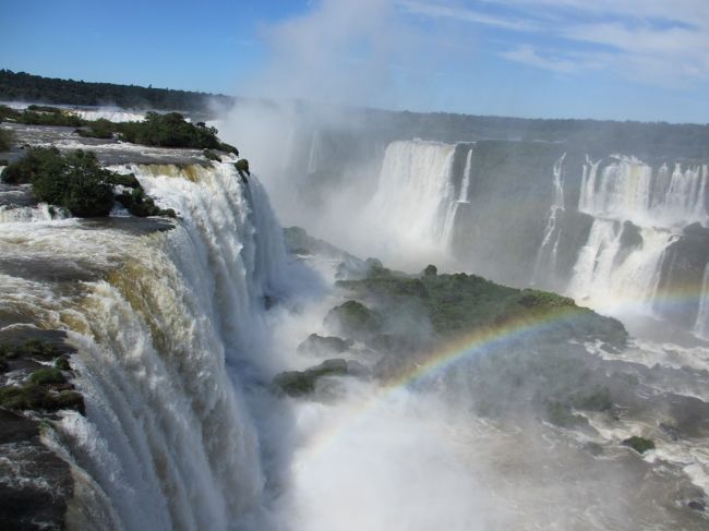私の家の近くの牧場の中の滝の方がド迫力なのよね<br />イグアスは落差でいえばブラジルで１０番目、大した事ないのよ