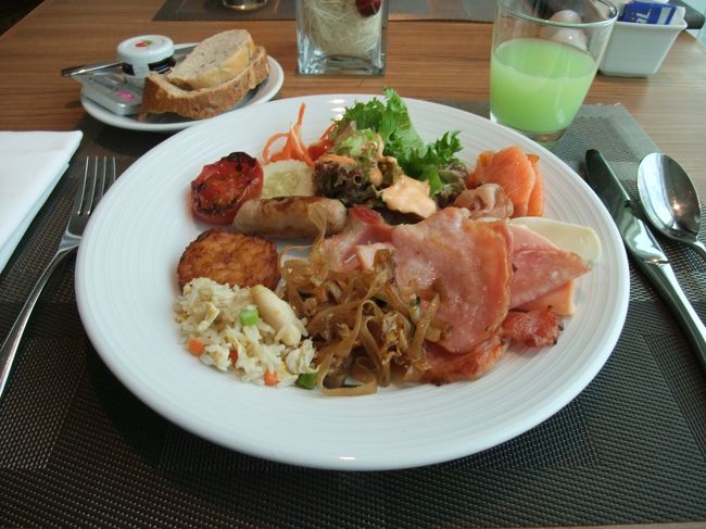 今朝もモリッと食べる旦那ちゃん。