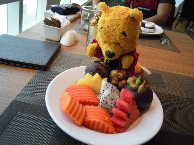 こちらも、マンゴスチンと戦う(笑)<br /><br />“てきは　てごわいでしゅ♪”