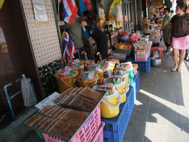 クリスマス前だから？！<br />やたらとギフトセットのようなものが売ってます。