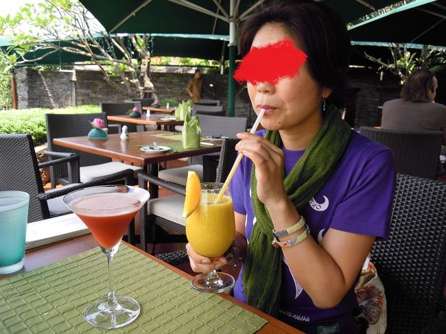 私が頼んだのは、、フルーツのノンアルコールカクテル。<br />何が入ってるか、、忘れた・・。