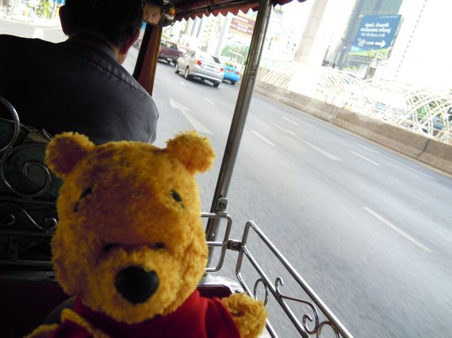 次の目的地まで、、<br /><br />結局、またトゥクトゥクで移動だよー！