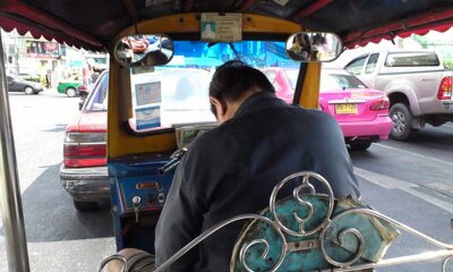 行きの運転手さんより良い人だった！<br />だって、絶対行より長い距離だったのに、、安かったんだもん♪<br /><br />あるマッサージ店へ行ったんだけど、2時間コースしかなくて、断念！<br />この後タクシーでサラディーンへ移動。