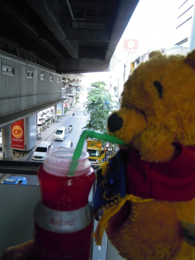 メリークリスマス＆ハッピーニューイヤー！という飲み物だよ☆<br /><br />“さっぱりあじでしゅ♪　ちゅめたいっ☆”<br /><br />うん。アッサリして美味しかった☆<br />グレープフルーツ系？！かなー。