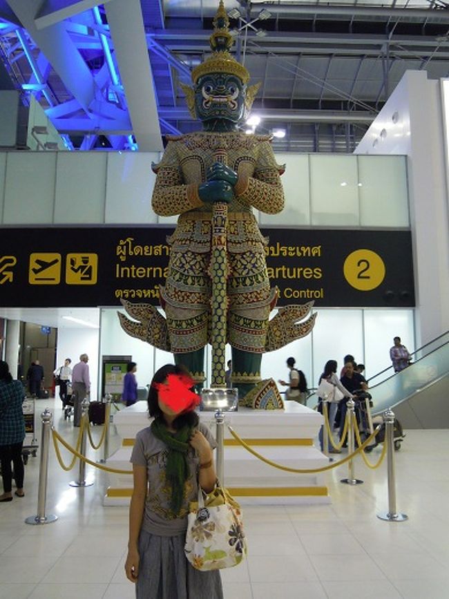 出発ロビー内に沢山オニが立ってます！！