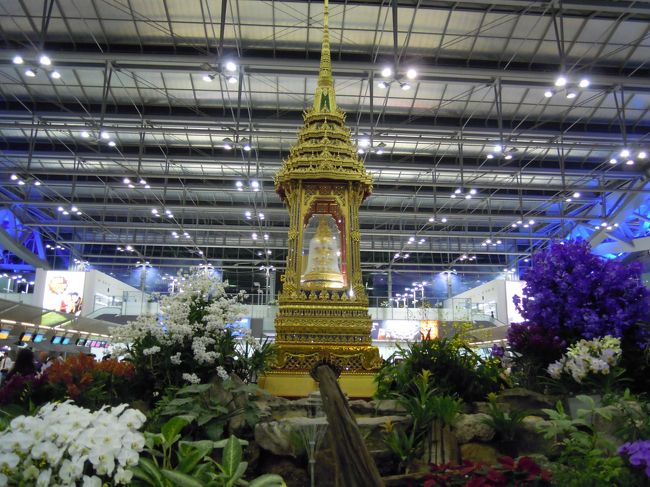 空港内にも神様が祀られてます。