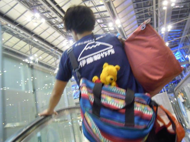 “バンコクちゃん。ばいばーーいい♪”<br /><br />4階に上って、チケットと手荷物検査が終わったら、、<br />結局3階へ下がることに！<br />出国審査は3階でした