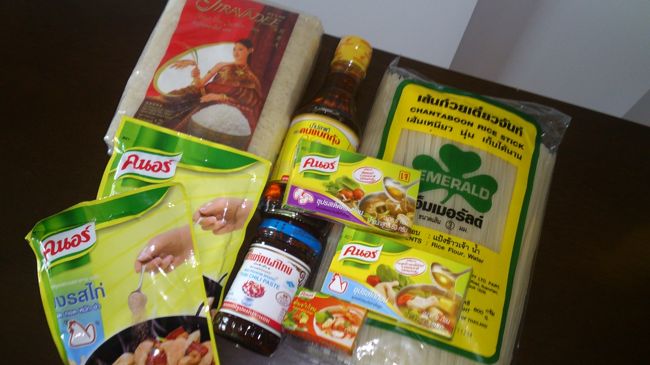 調味料・料理しりーず！！<br />タイマイ買ってきた！<br />トムヤムクンの固形スープ。すでに、匂います！