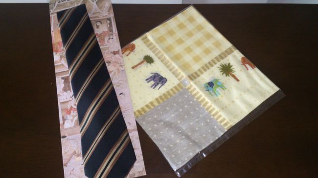 タイとえば、ジムトンプソン。<br /><br /> 旦那ちゃんのネクタイ。<br /><br /> 私はハンカチ！