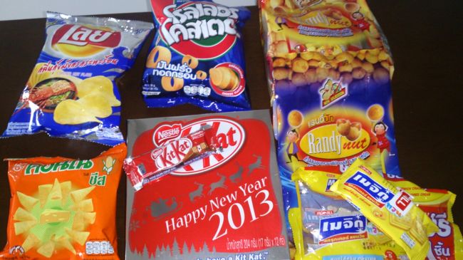 真ん中のキットカット！<br /><br />お正月バージョンだから買ってみたら、、箱だけだった。。<br /> <br />中身は普通。。。。