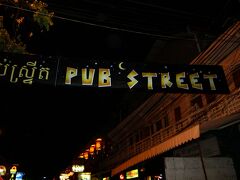 HOTELから歩いて10分位でPub streetへ。