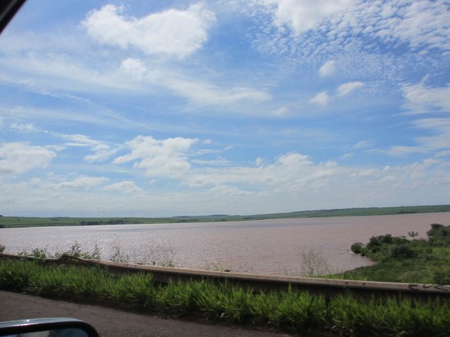 連日の豪雨にてテラロッシャで真っ赤に増水