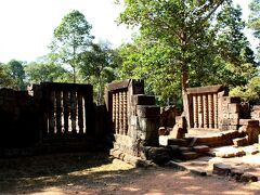 最初に到着したのは、アンコール遺跡の中で最古の寺院といわれるPreah Ko。