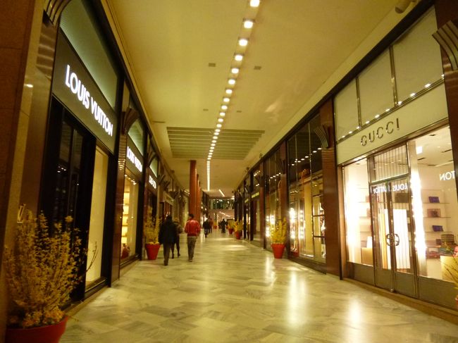 夜のボローニャ散策♪<br />ガレリアカブールを歩く♪<br />