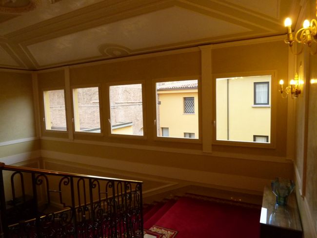 「Grand Hotel Majestic gia Beglioni」のジュニアスイートルームから地下1階の朝食専用レストランへ♪