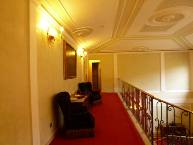 「Grand Hotel Majestic gia Beglioni」のジュニアスイートルームから地下1階の朝食専用レストランへ♪