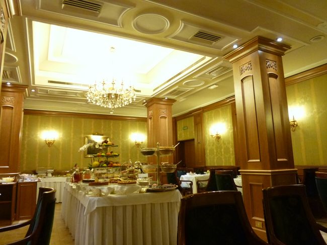 「Grand Hotel Majestic gia Beglioni」の地下1階の朝食専用レストラン♪